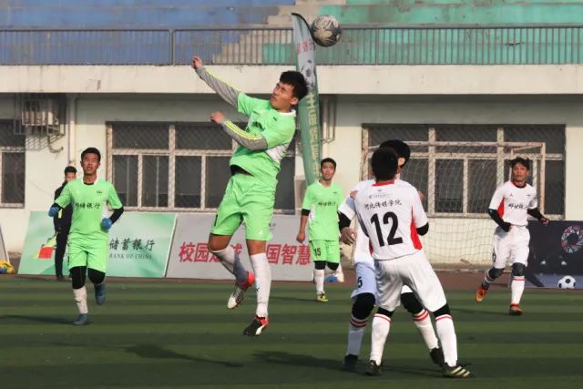 西蒙斯社媒发文暗示或将复出
